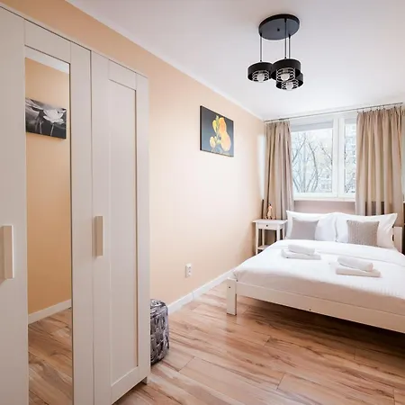 Apartment Ogrod Saski Charming By Bookinghost